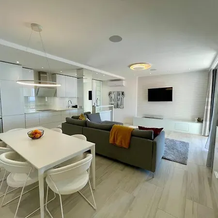 Modern 2bdrm Luxeview4- Seaview Διαμέρισμα *