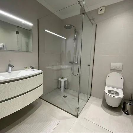 Modern 2bdrm Luxeview4- Seaview דירה *