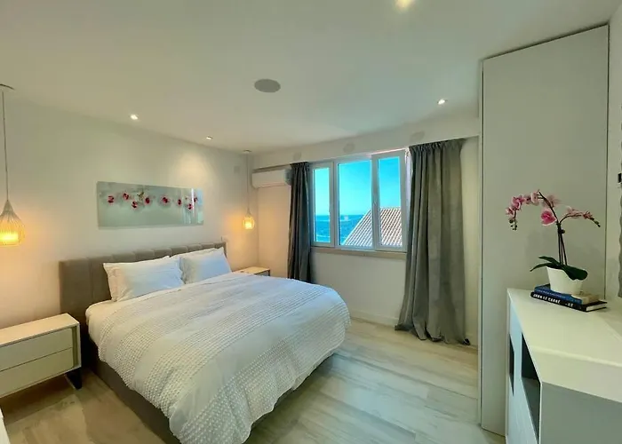 Modern 2bdrm Luxeview4- Seaview 公寓 *